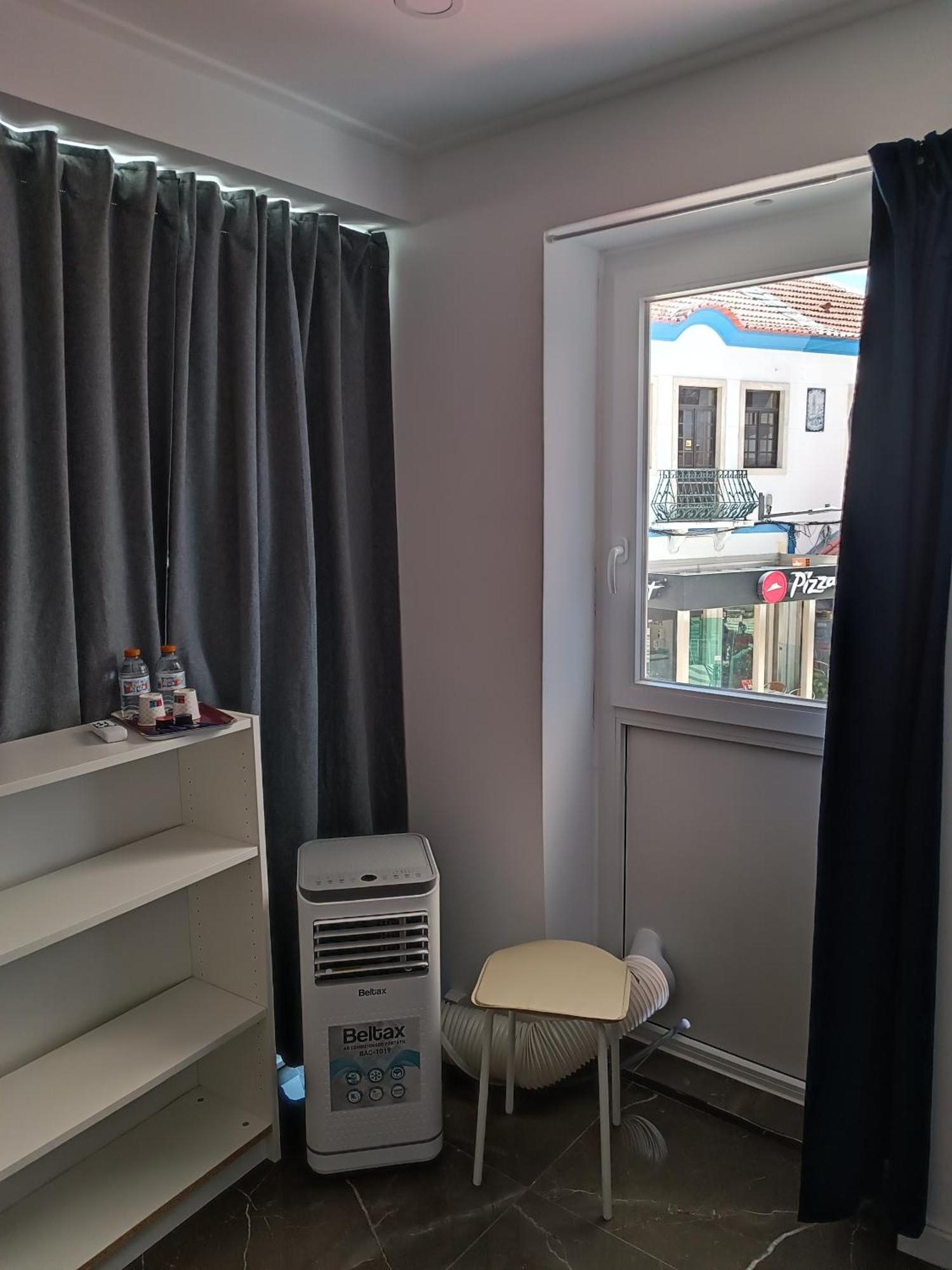 Plaza Caparica Hostel Кошта-да-Капаріка Екстер'єр фото
