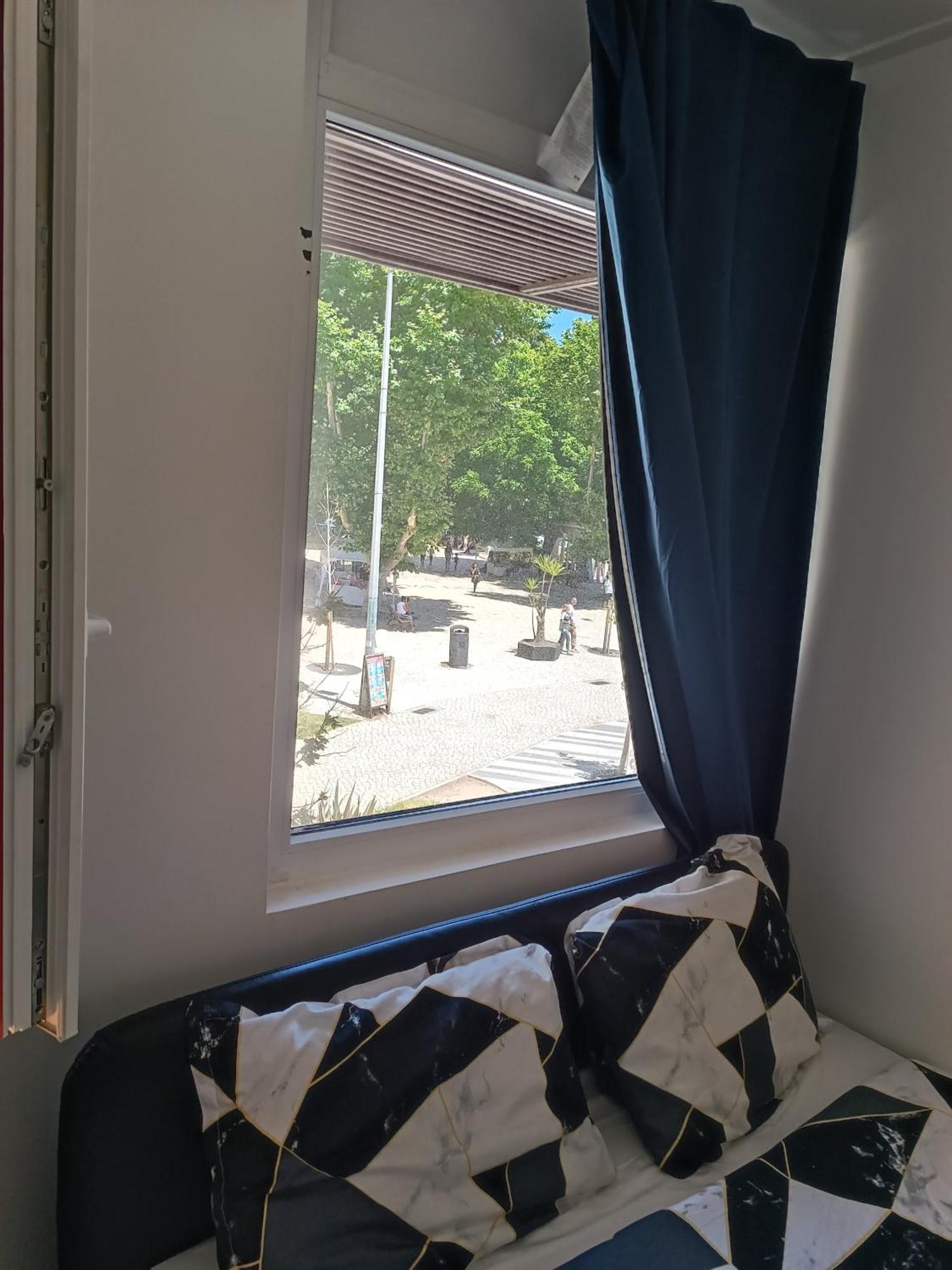 Plaza Caparica Hostel Кошта-да-Капаріка Екстер'єр фото