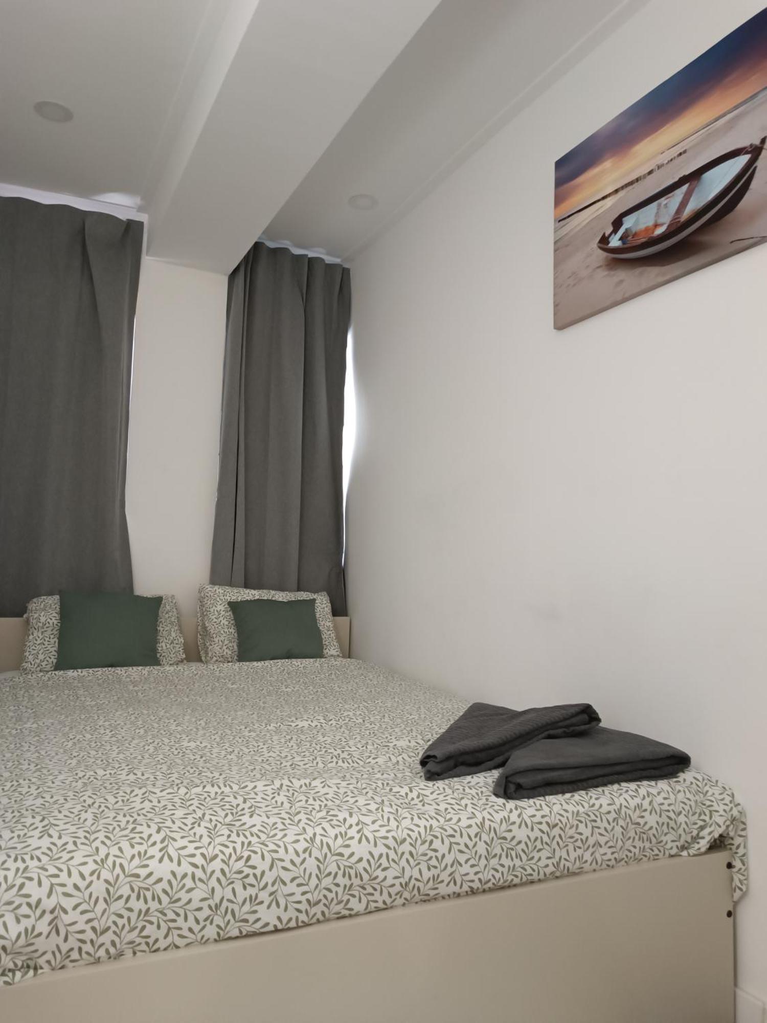 Plaza Caparica Hostel Кошта-да-Капаріка Екстер'єр фото
