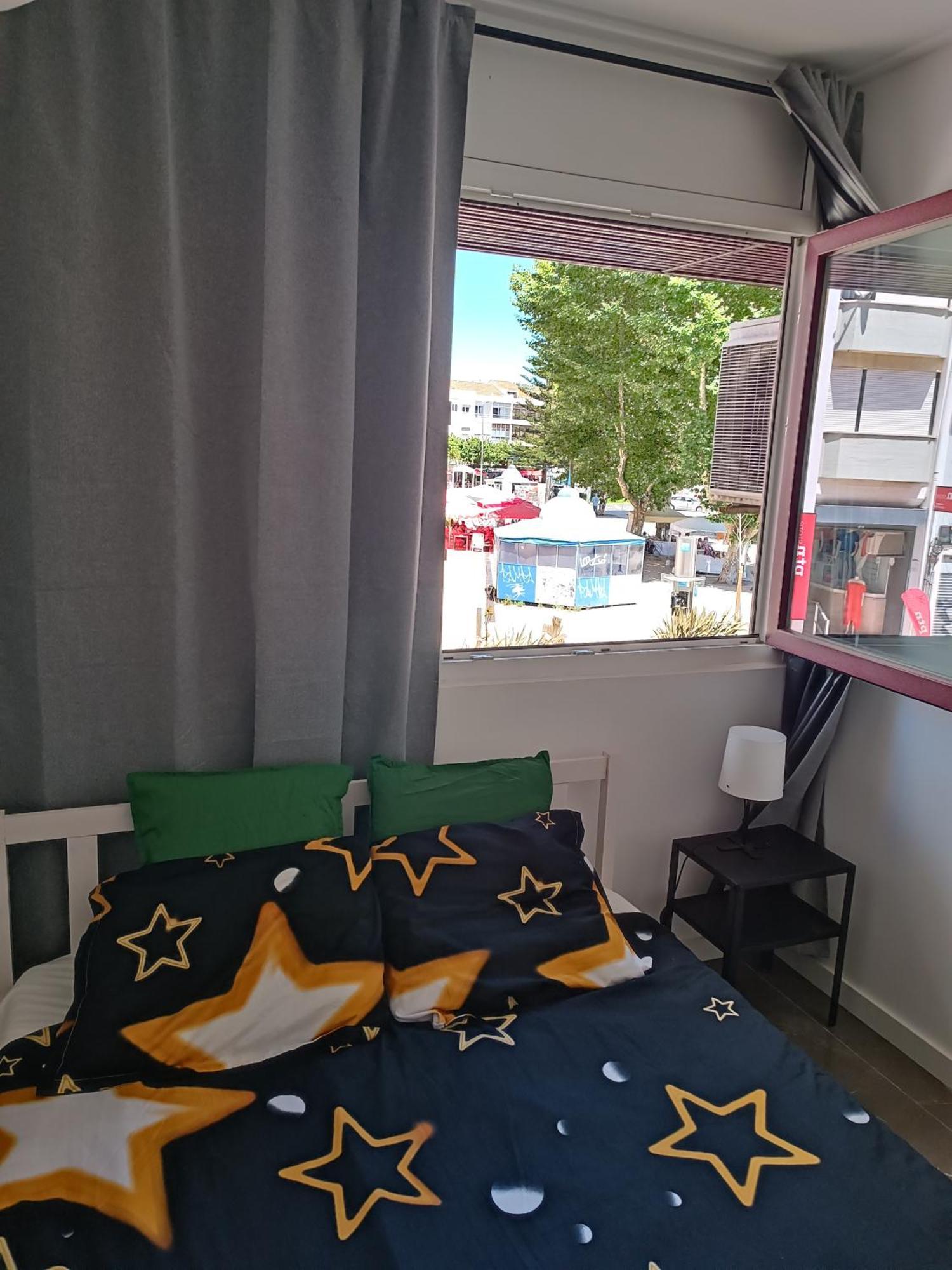 Plaza Caparica Hostel Кошта-да-Капаріка Екстер'єр фото